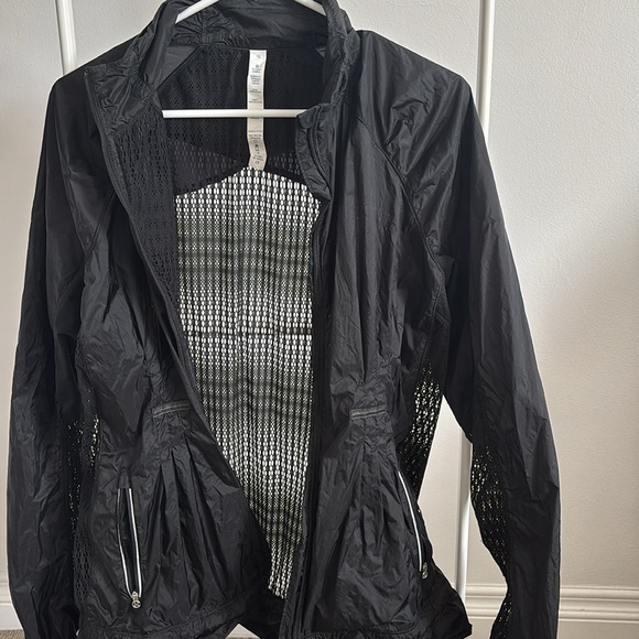 Lulumemon light weight laced back and arms - Picture 4 of 4